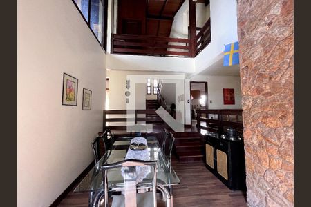 Casa à venda com 370m², 4 quartos e 4 vagasSala