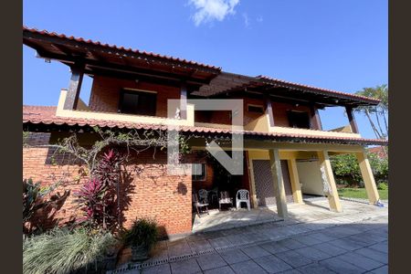 Casa à venda com 370m², 4 quartos e 4 vagasÁrea externa 