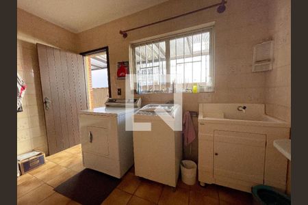 Casa à venda com 370m², 4 quartos e 4 vagasLavanderia 