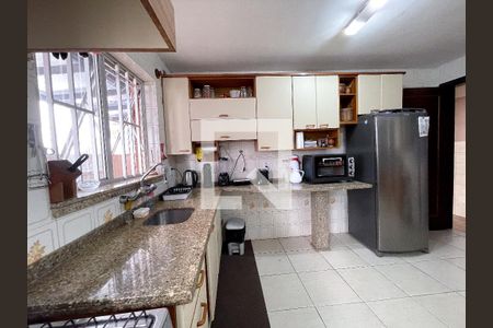 Casa à venda com 370m², 4 quartos e 4 vagasCozinha 