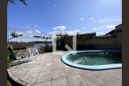 Casa à venda com 370m², 4 quartos e 4 vagasÁrea externa 