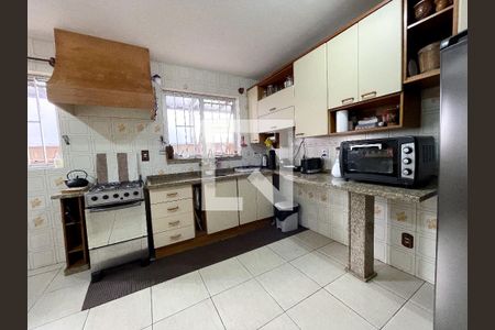 Casa à venda com 370m², 4 quartos e 4 vagasCozinha 