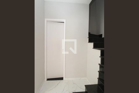 Casa à venda com 94m², 2 quartos e 2 vagasLavabo