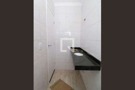 Casa à venda com 94m², 2 quartos e 2 vagasBanheiro da Suíte 2