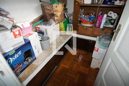 Apartamento à venda com 200m², 3 quartos e 4 vagas Apartamento à venda com 200m², 3 quartos e 4 vagasQuarto de Serviço