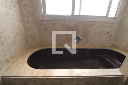 Apartamento à venda com 411m², 4 quartos e 3 vagasBanheira  suíte 3