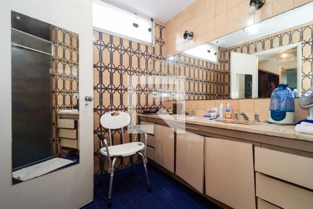 Casa à venda com 330m², 4 quartos e 2 vagas Casa à venda com 330m², 4 quartos e 2 vagasBanheiro da Suíte 1