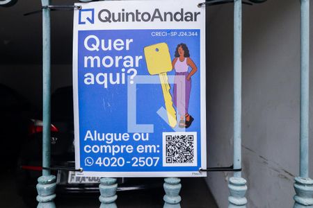 Casa à venda com 330m², 4 quartos e 2 vagas Casa à venda com 330m², 4 quartos e 2 vagasPlaca