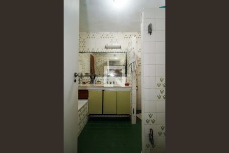 Casa à venda com 330m², 4 quartos e 2 vagas Casa à venda com 330m², 4 quartos e 2 vagasBanheiro