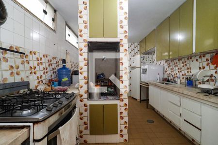 Casa à venda com 330m², 4 quartos e 2 vagas Casa à venda com 330m², 4 quartos e 2 vagasCozinha