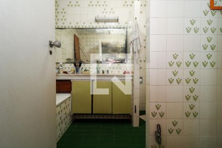 Casa à venda com 330m², 4 quartos e 2 vagas Casa à venda com 330m², 4 quartos e 2 vagasBanheiro