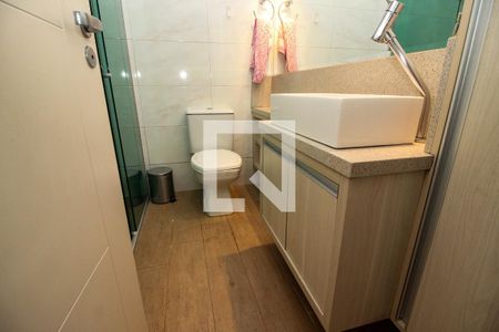 Casa de condomínio à venda com 300m², 4 quartos e 3 vagas Casa de condomínio à venda com 300m², 4 quartos e 3 vagasBanheiro de serviço