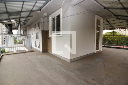 Casa de condomínio à venda com 300m², 4 quartos e 3 vagas Casa de condomínio à venda com 300m², 4 quartos e 3 vagasTerraço
