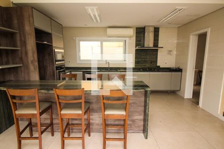 Casa de condomínio à venda com 300m², 4 quartos e 3 vagas Casa de condomínio à venda com 300m², 4 quartos e 3 vagasCozinha
