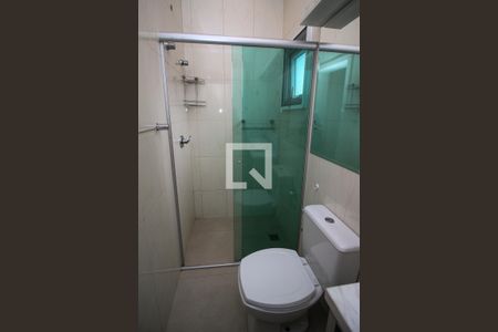 Casa de condomínio à venda com 300m², 4 quartos e 3 vagas Casa de condomínio à venda com 300m², 4 quartos e 3 vagasBanheiro 2
