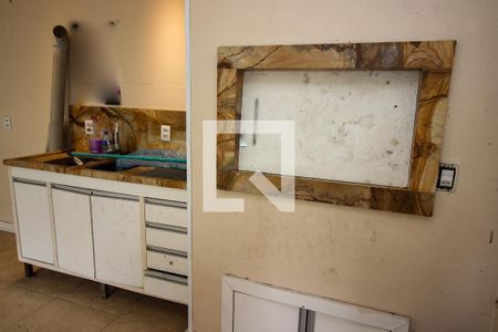 Casa de condomínio à venda com 300m², 4 quartos e 3 vagas Casa de condomínio à venda com 300m², 4 quartos e 3 vagasChurrasqueira