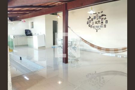 Casa à venda com 200m², 3 quartos e 4 vagasÁrea de Serviço