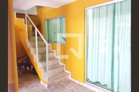 Casa à venda com 200m², 3 quartos e 4 vagasEscada