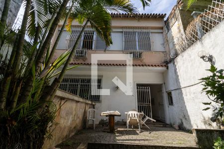 Casa à venda com 200m², 4 quartos e 2 vagasFachada