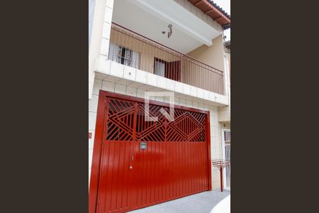 Casa à venda com 200m², 4 quartos e 2 vagas Casa à venda com 200m², 4 quartos e 2 vagasFachada