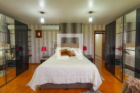 Casa à venda com 476m², 4 quartos e 6 vagasQuarto 4 - Suíte