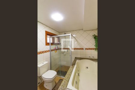 Casa à venda com 476m², 4 quartos e 6 vagasBanheiro da Suíte 2