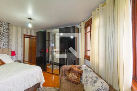 Casa à venda com 476m², 4 quartos e 6 vagasQuarto 4 - Suíte