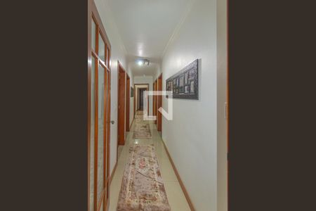 Casa à venda com 476m², 4 quartos e 6 vagascorredor dormitórios