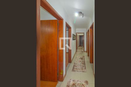 Casa à venda com 476m², 4 quartos e 6 vagascorredor dormitórios