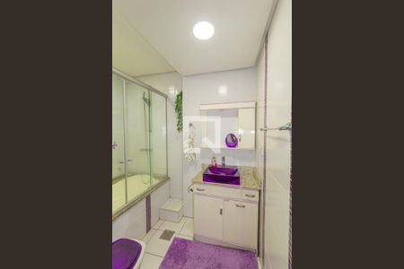 Casa à venda com 476m², 4 quartos e 6 vagasBanheiro da Suíte 1