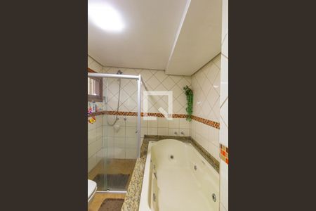 Casa à venda com 476m², 4 quartos e 6 vagasBanheiro da Suíte 2