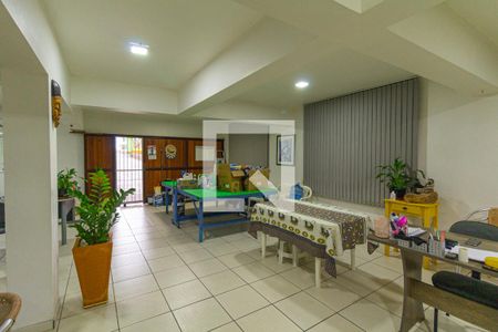 Casa à venda com 476m², 4 quartos e 6 vagasGaragem