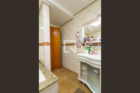 Casa à venda com 476m², 4 quartos e 6 vagasBanheiro da Suíte 2