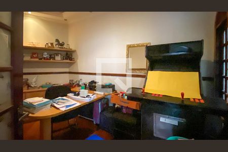 Casa à venda com 320m², 5 quartos e 2 vagas Casa à venda com 320m², 5 quartos e 2 vagasQuarto 5 - Escritório