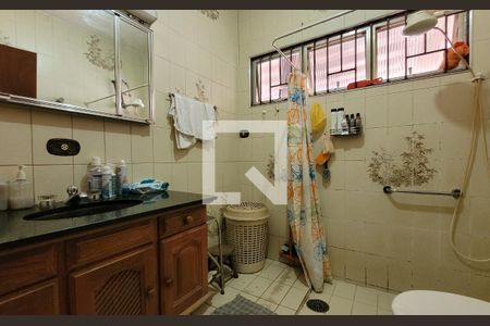 Casa à venda com 338m², 2 quartos e 5 vagasBanheiro