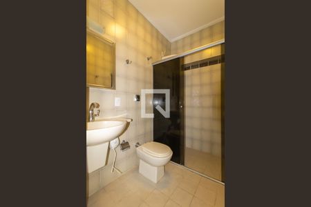 Casa à venda com 250m², 4 quartos e 2 vagas Casa à venda com 250m², 4 quartos e 2 vagasBanheiro