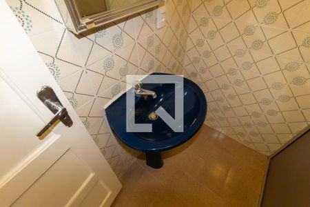 Casa à venda com 250m², 4 quartos e 2 vagas Casa à venda com 250m², 4 quartos e 2 vagasBanheiro Edícula