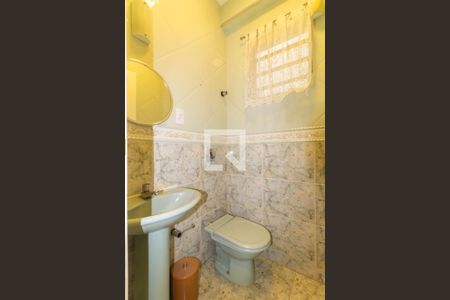 Casa à venda com 250m², 4 quartos e 2 vagas Casa à venda com 250m², 4 quartos e 2 vagasLavabo