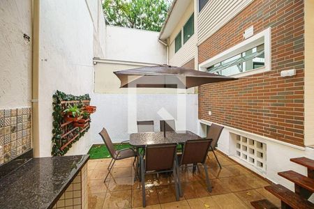 Casa de condomínio à venda com 305m², 4 quartos e 3 vagas