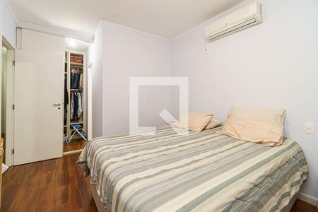 Casa de condomínio à venda com 305m², 4 quartos e 3 vagas