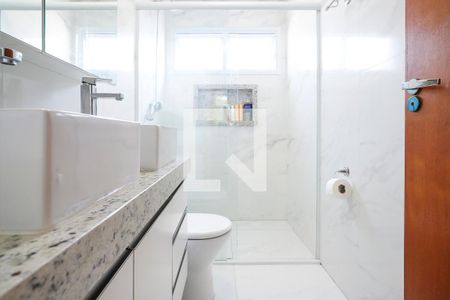 Casa à venda com 164m², 3 quartos e 4 vagasBanheiro da suíte 1