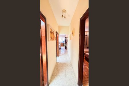 Casa à venda com 171m², 2 quartos e 2 vagas Casa à venda com 171m², 2 quartos e 2 vagasCorredor