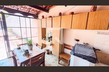 Casa à venda com 171m², 2 quartos e 2 vagas Casa à venda com 171m², 2 quartos e 2 vagasÁrea de Serviço
