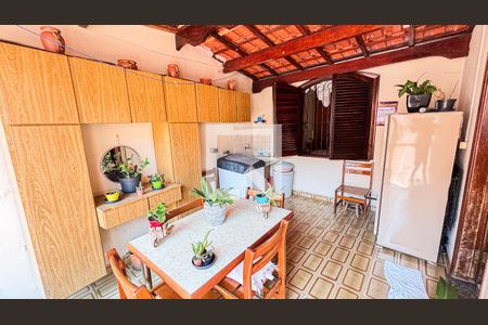 Casa à venda com 171m², 2 quartos e 2 vagas Casa à venda com 171m², 2 quartos e 2 vagasÁrea de Serviço