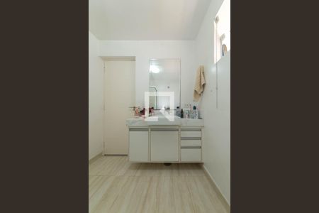 Casa à venda com 190m², 4 quartos e 6 vagas Casa à venda com 190m², 4 quartos e 6 vagasBanheiro da Suíte