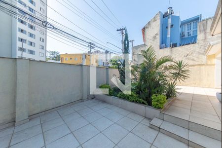 Casa à venda com 190m², 4 quartos e 6 vagas Casa à venda com 190m², 4 quartos e 6 vagasQuintal
