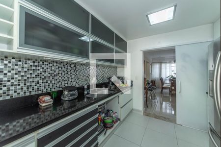 Casa à venda com 190m², 4 quartos e 6 vagas Casa à venda com 190m², 4 quartos e 6 vagasCozinha