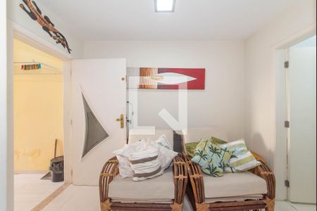 Casa à venda com 190m², 4 quartos e 6 vagas Casa à venda com 190m², 4 quartos e 6 vagasSala