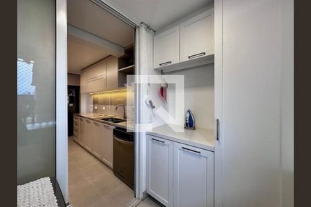 Apartamento à venda com 145m², 3 quartos e 2 vagas Apartamento à venda com 145m², 3 quartos e 2 vagasÁrea de Serviço