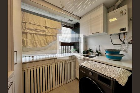 Apartamento à venda com 145m², 3 quartos e 2 vagas Apartamento à venda com 145m², 3 quartos e 2 vagasÁrea de Serviço